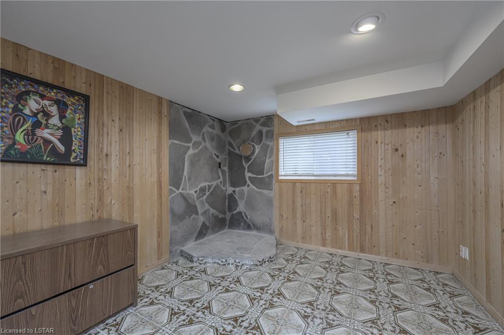 609 Middlewoods Drive