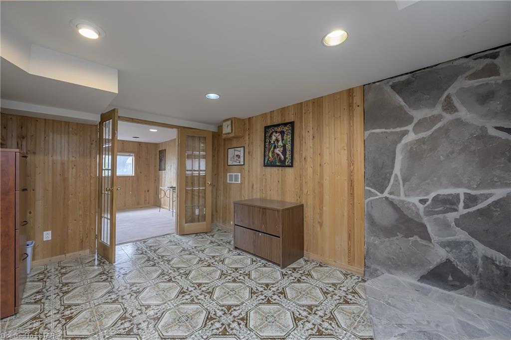 609 Middlewoods Drive