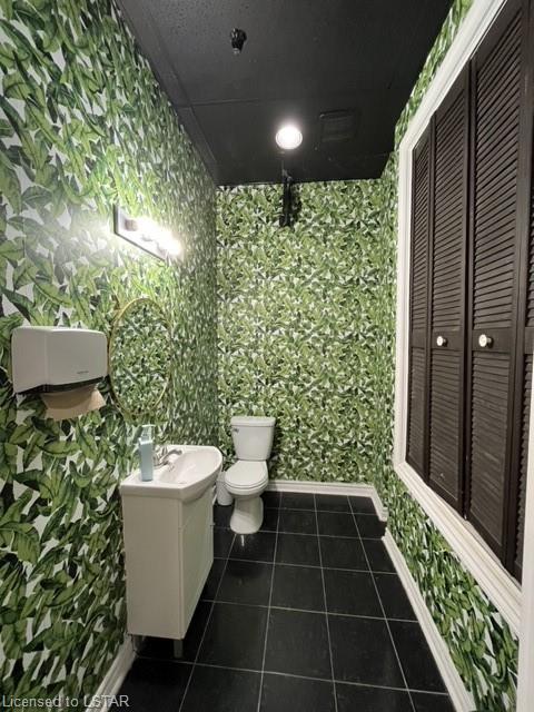 205 Oxford Street E, #105