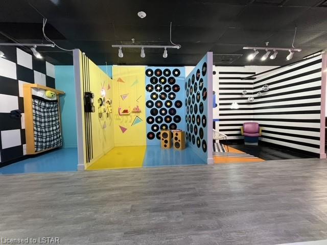 205 Oxford Street E, #105