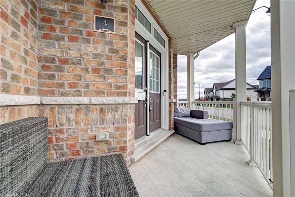 4 Rosebrugh Avenue