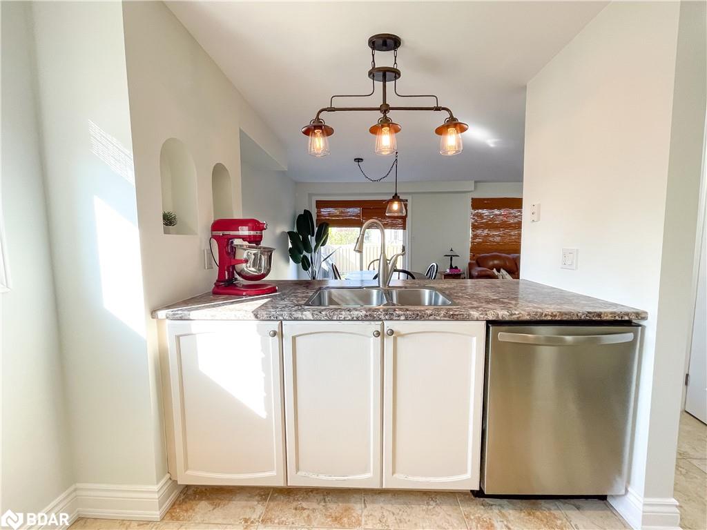 20 Silver Maple Crescent