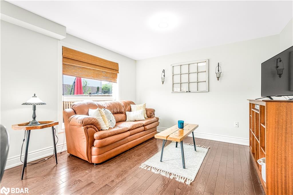 20 Silver Maple Crescent