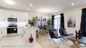 971 Deveron Crescent