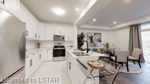 963 Deveron Crescent
