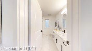 963 Deveron Crescent