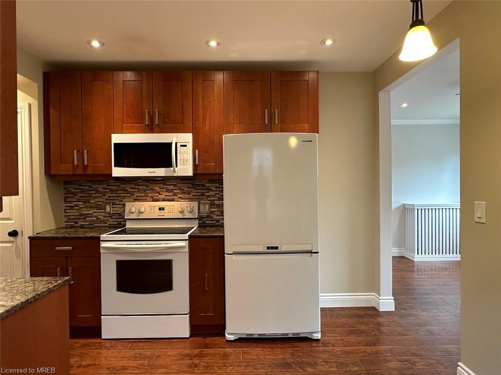 20 Cameron Street N, #2