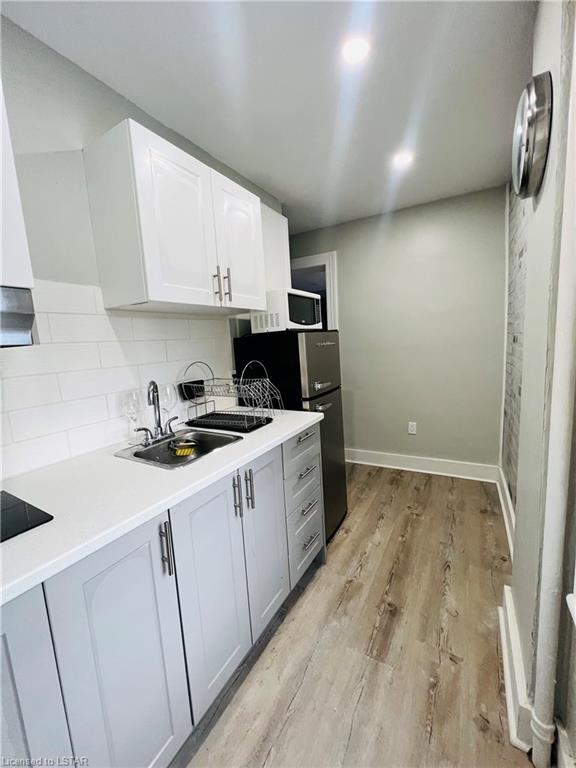389 Dufferin Avenue, #4