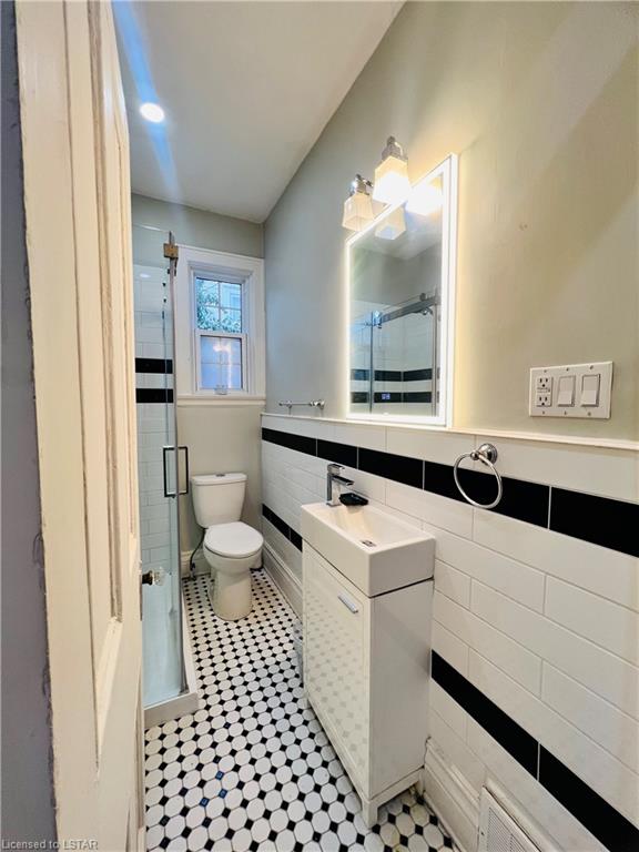 389 Dufferin Avenue, #4