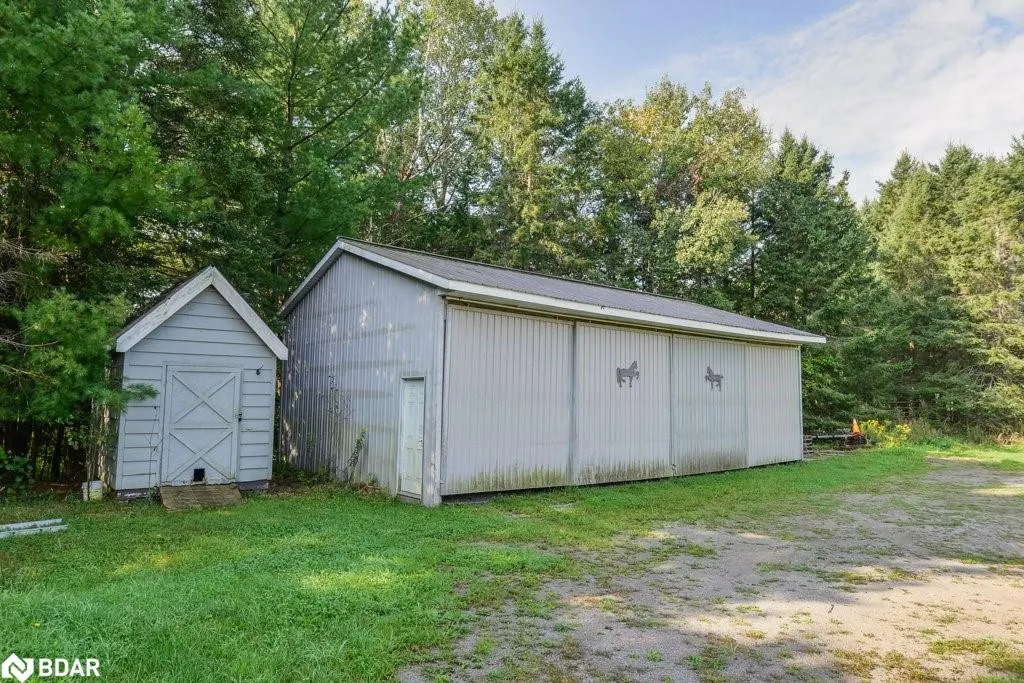 1390 Warminster Sideroad