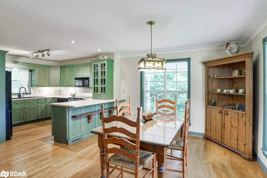 1390 Warminster Sideroad