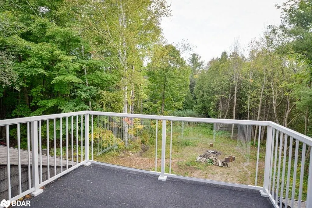 1390 Warminster Sideroad