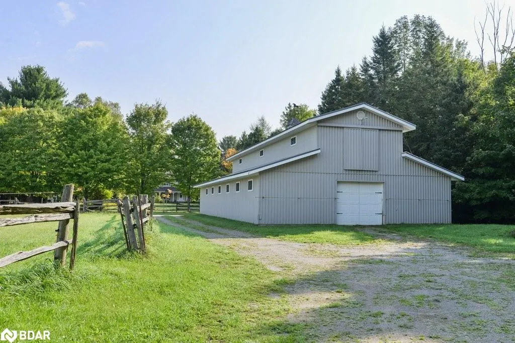 1390 Warminster Sideroad