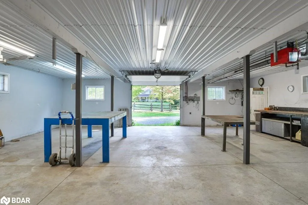 1390 Warminster Sideroad