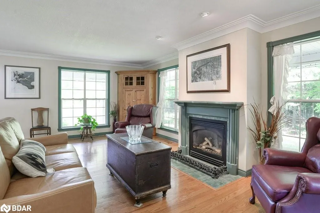 1390 Warminster Sideroad