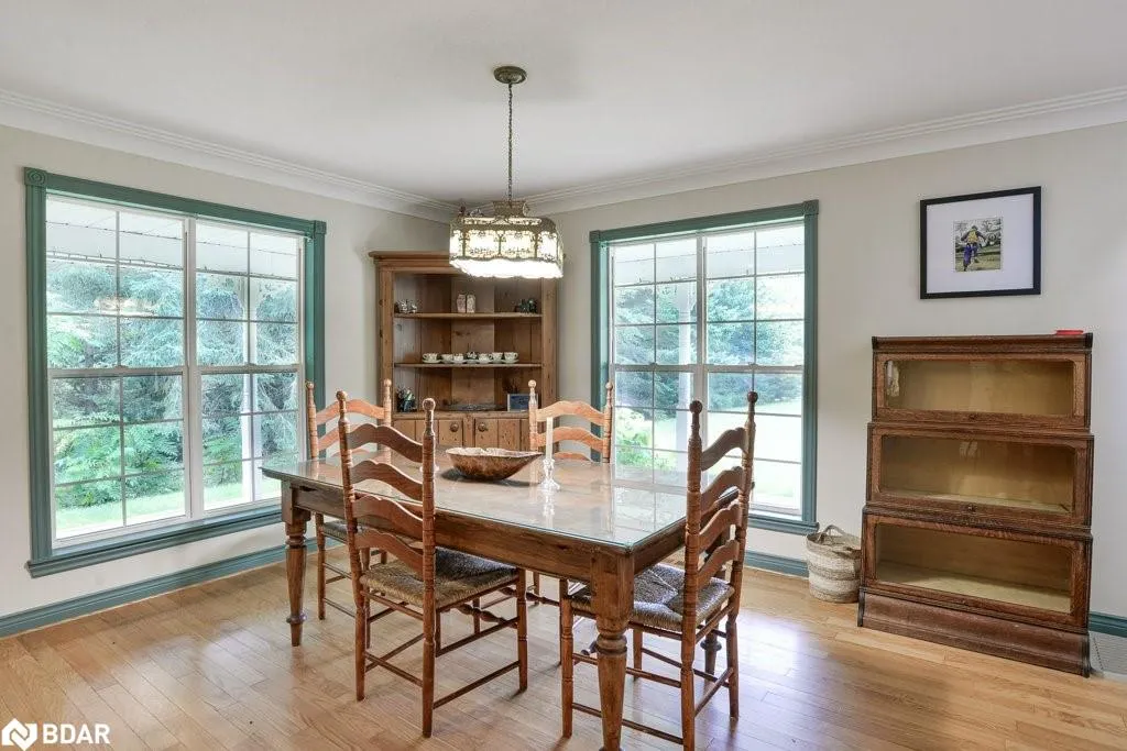 1390 Warminster Sideroad