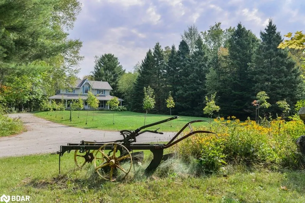 1390 Warminster Sideroad