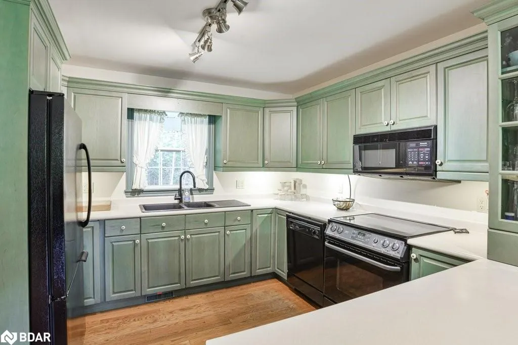 1390 Warminster Sideroad