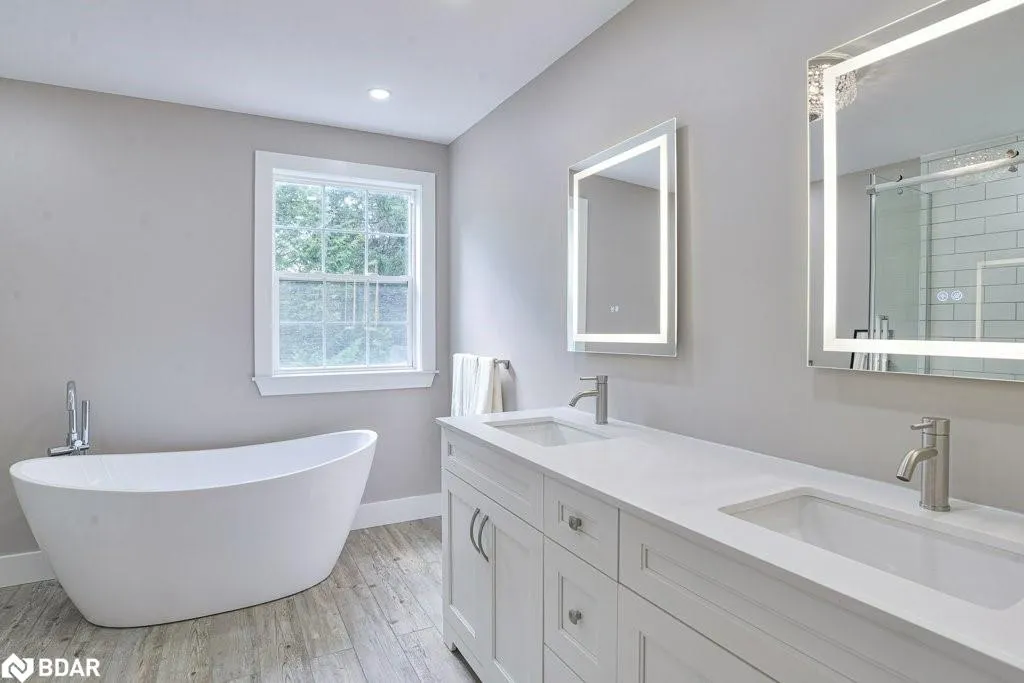 1390 Warminster Sideroad