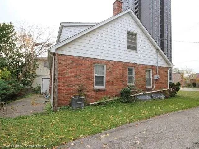 342 King Street N