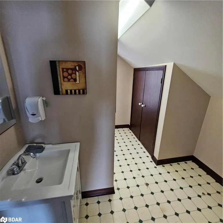 138 & 146 Mississaga Street W