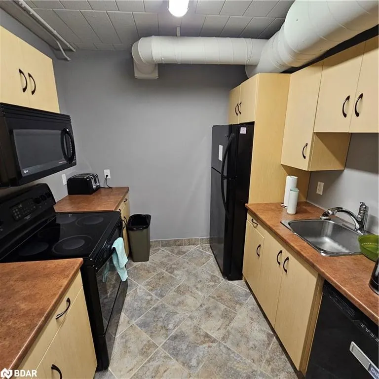 138 & 146 Mississaga Street W
