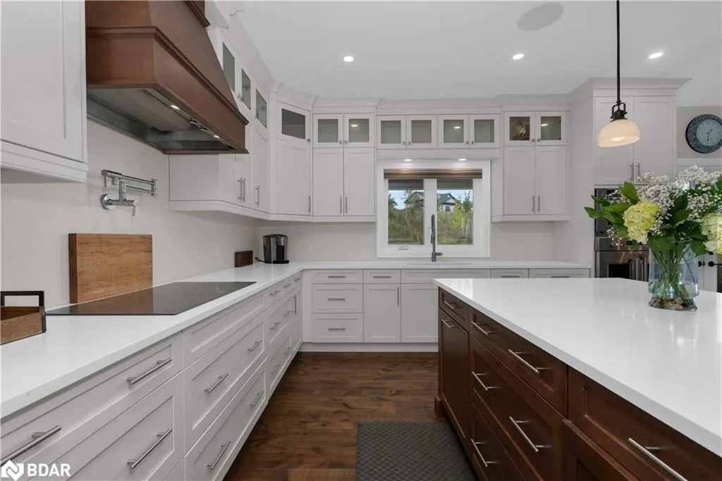 28 Thoroughbred Drive