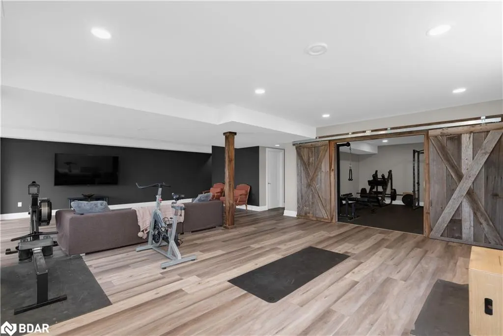 28 Thoroughbred Drive