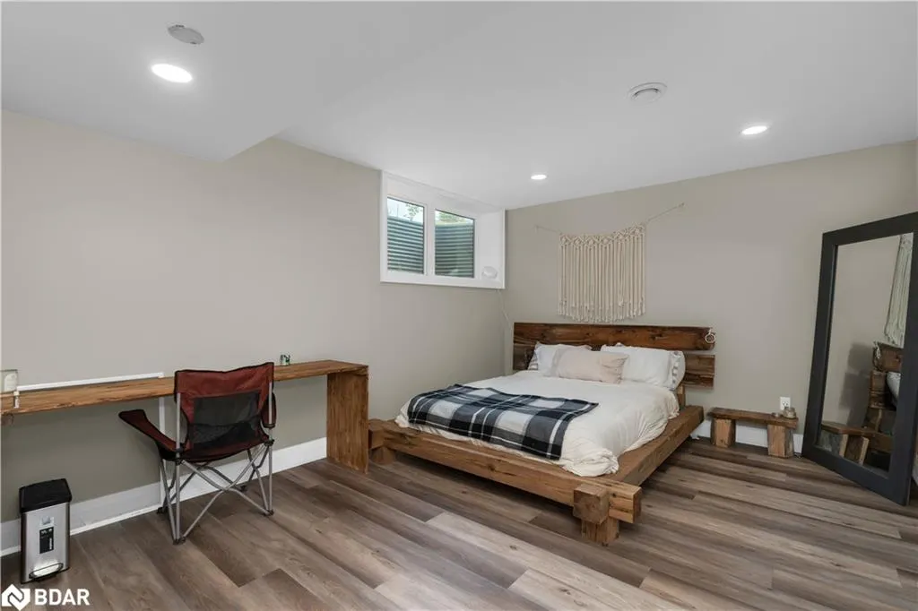 28 Thoroughbred Drive