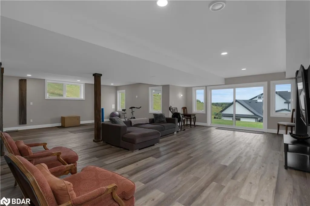 28 Thoroughbred Drive