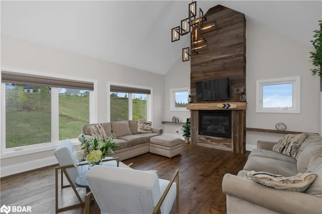 28 Thoroughbred Drive