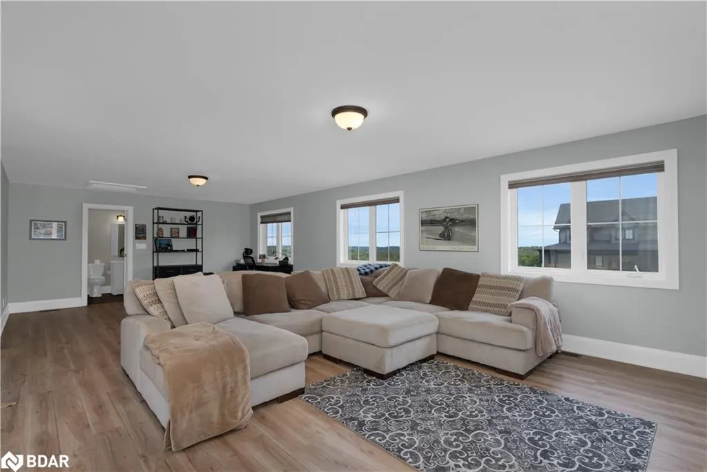 28 Thoroughbred Drive