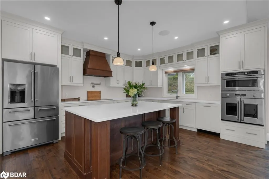 28 Thoroughbred Drive