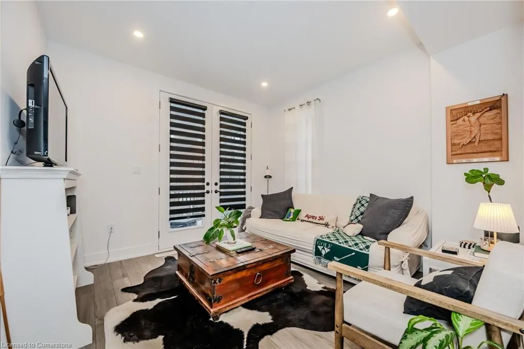 99 Roger Street, #11