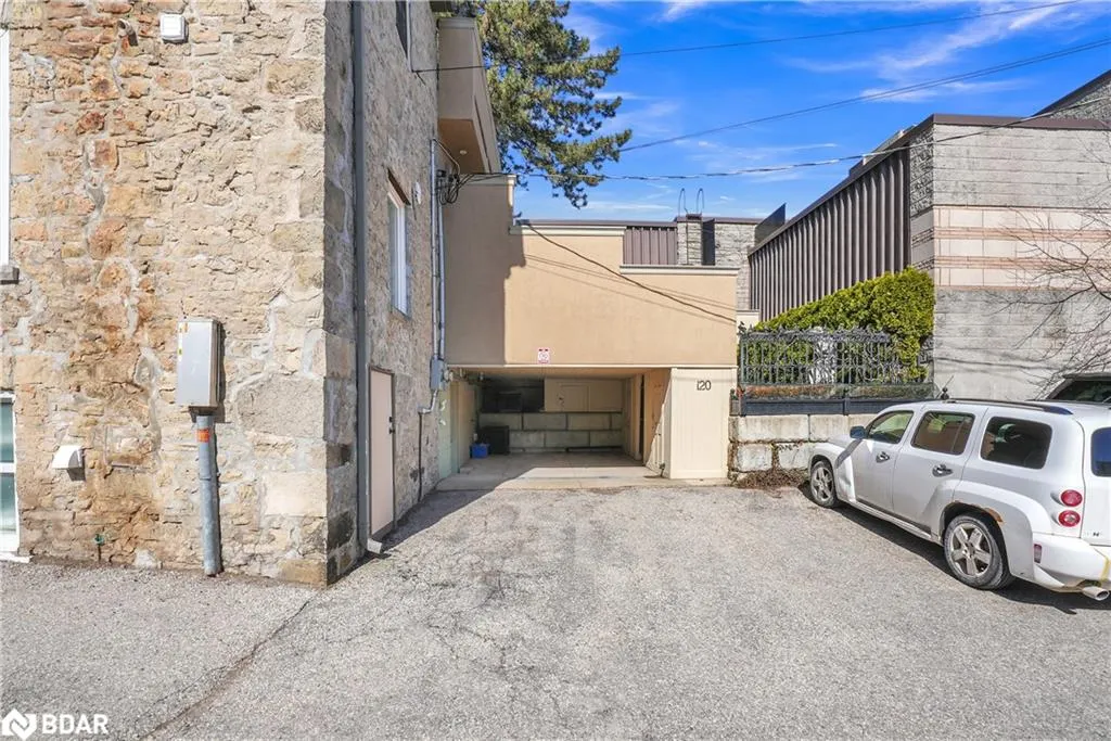 130 St David Street S