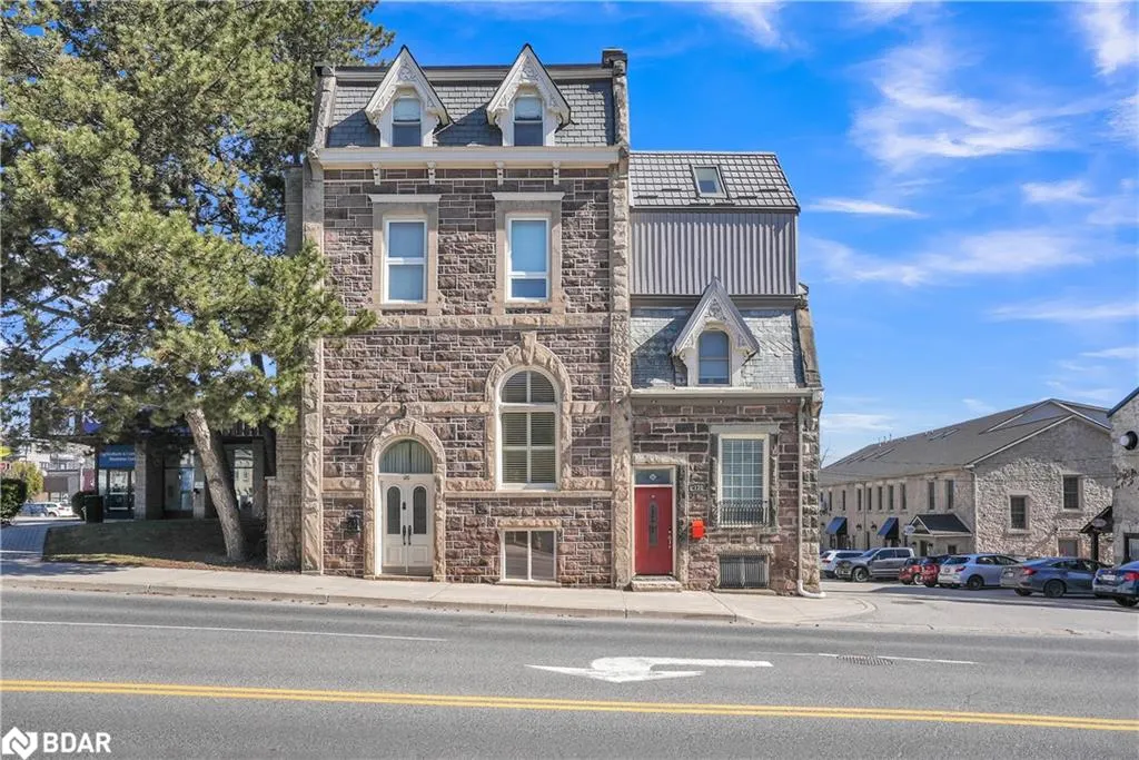 130 St David Street S
