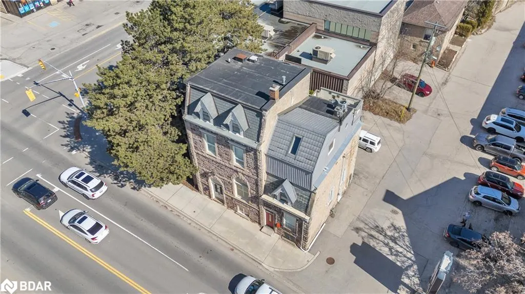130 St David Street S