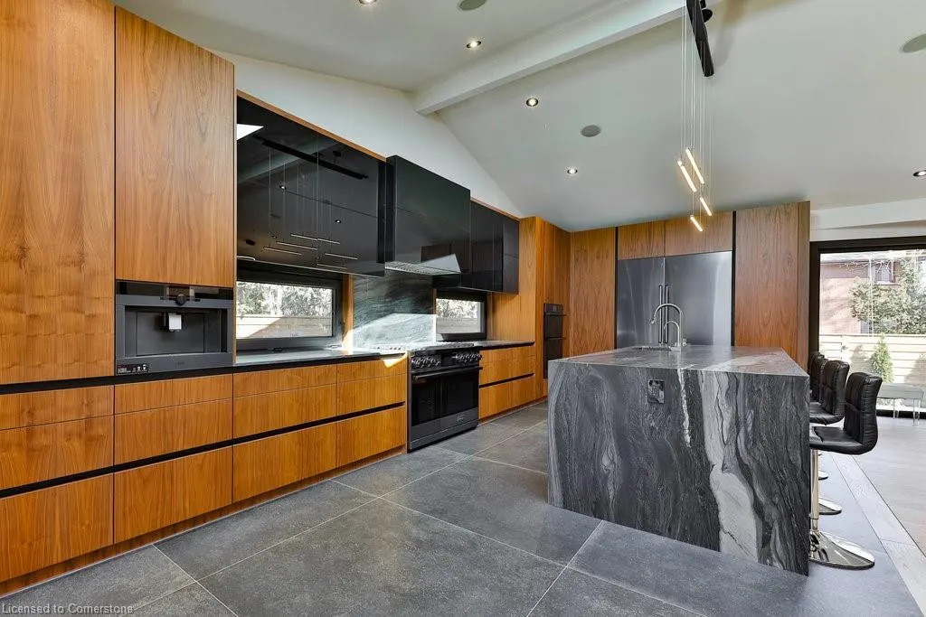 621 Sir Richard's Road