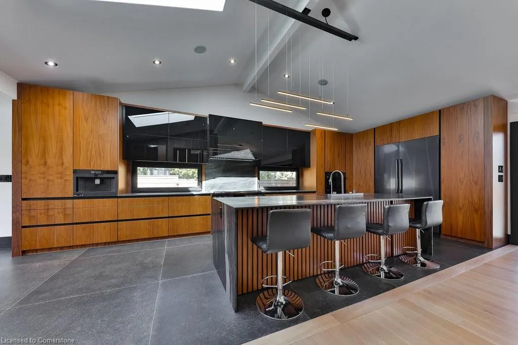 621 Sir Richard's Road