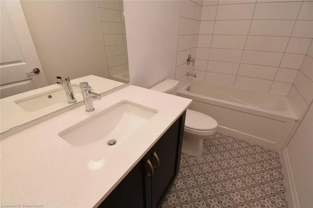 153 Wilson Street W, #306