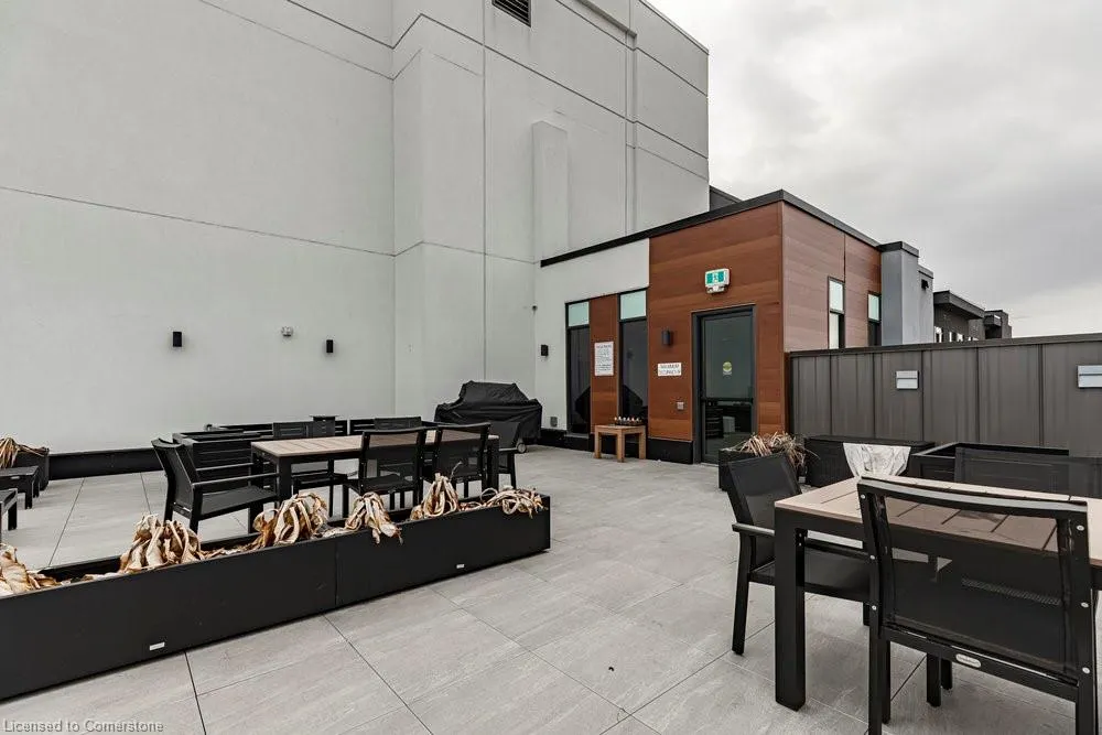 95 Dundas Street W, #003