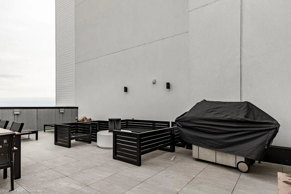 95 Dundas Street W, #003