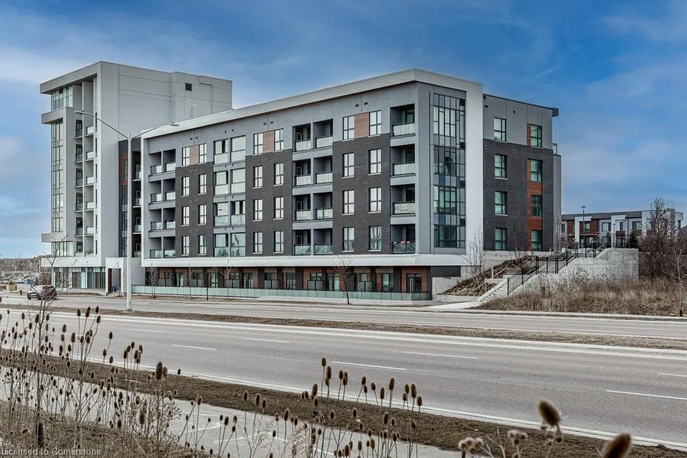 95 Dundas Street W, #003