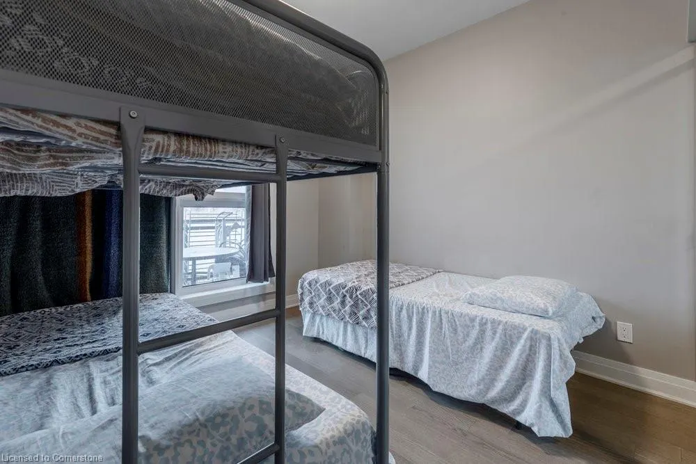 95 Dundas Street W, #003