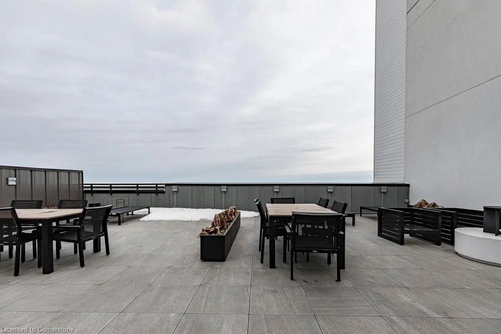 95 Dundas Street W, #003
