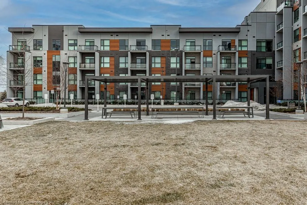 95 Dundas Street W, #003