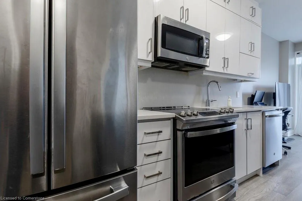 95 Dundas Street W, #003
