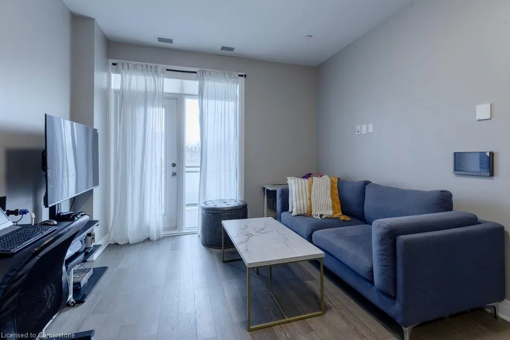 95 Dundas Street W, #003