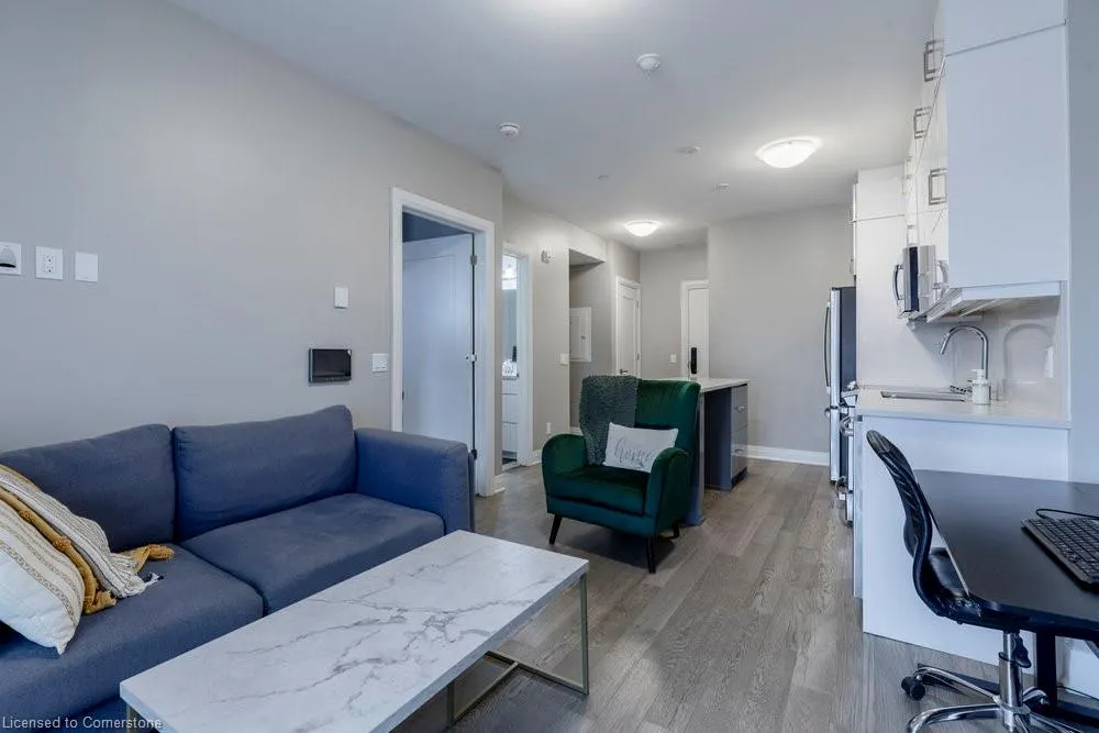 95 Dundas Street W, #003