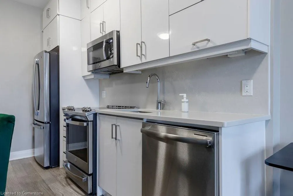 95 Dundas Street W, #003